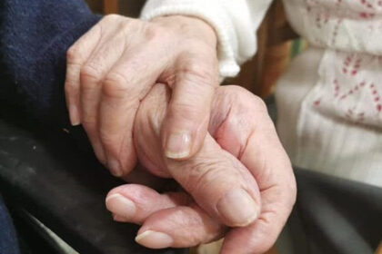 Hands holding