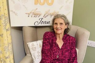 Centenarian Joan celebrates 100th Birthday at Beeston Rise